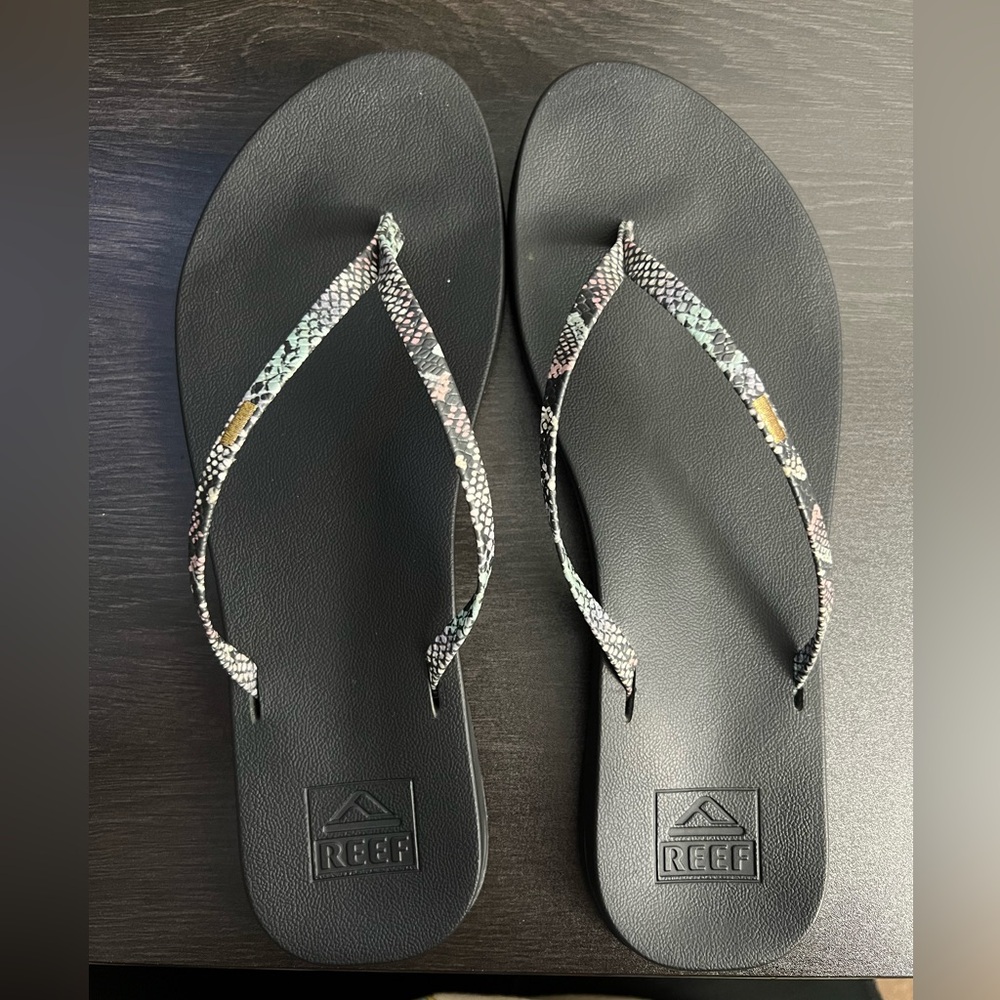 Reef Ortho Flip Flops. EUC. Size 8